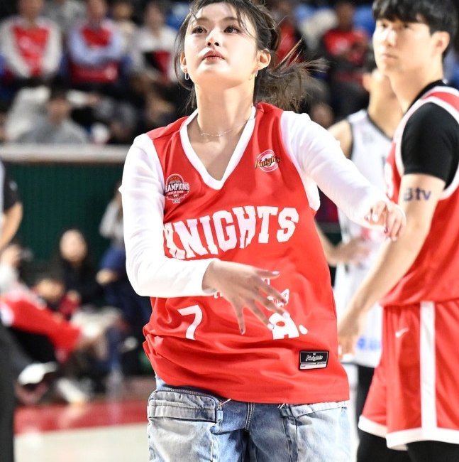 피프티피프티 아테나 '들어가라'와 그로 인한 사회적 영향: 문화와 스포츠의 융합